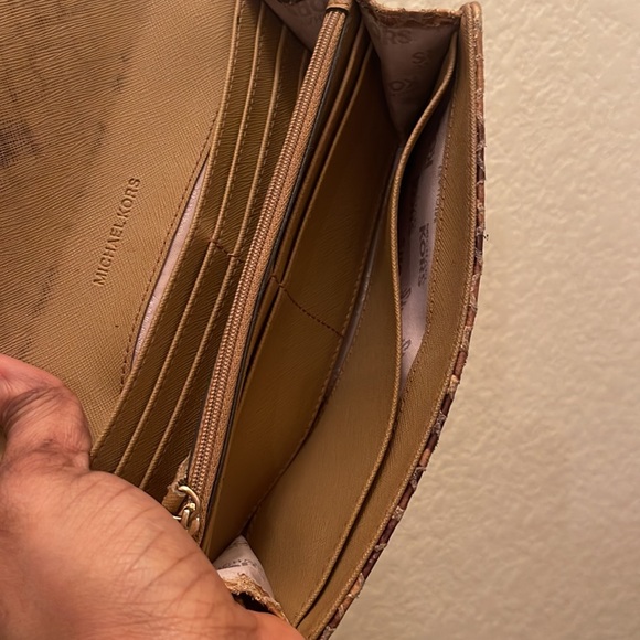 Michael Kors Wallet, please check all pictures for condition - Picture 14 of 16